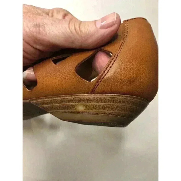 New Directions Radonna 9.5M Cognac Slip On Loafers Vented Pointed Toe - Picture 4 of 7